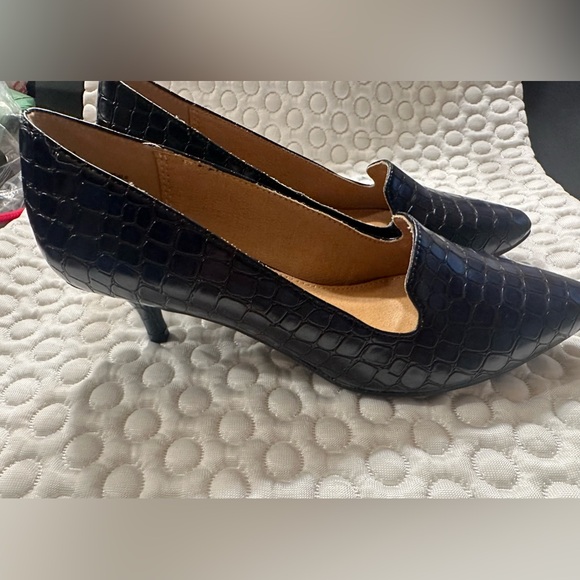 New Directions Navy Croc Embossed Kitten Heels Women’s Size 8 - Picture 8 of 9